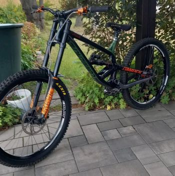 Used Commencal SUPREME DH Single Speed / Fixed Gear 2018 Mountainbike, Green, 27.5 (650B) — image 1 of 6
