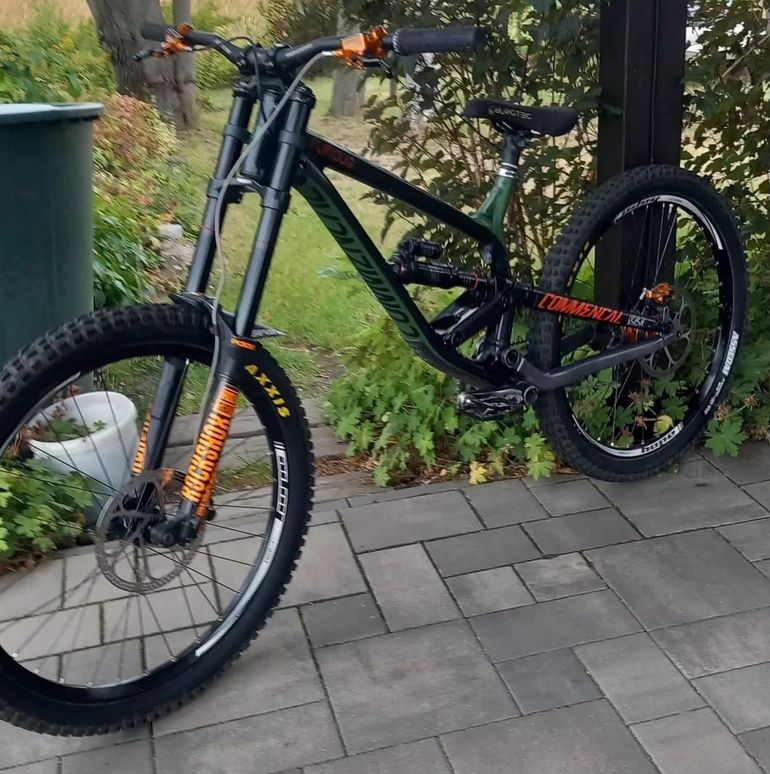 Used Commencal SUPREME DH Single Speed / Fixed Gear 2018 Mountainbike, Green, 27.5 (650B) — image 1 of 6
