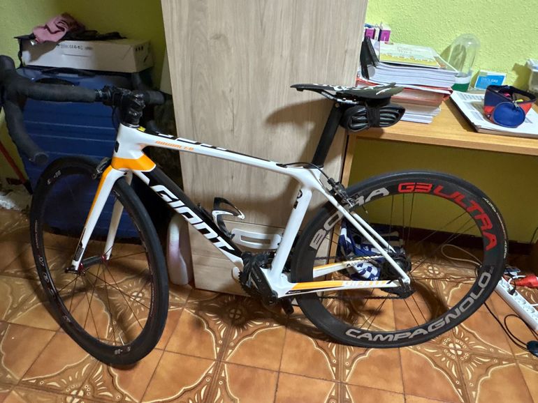 Used Giant Tcr SRAM Red eTap AXS 2021 Road & Gravel, White — image 2 of 3