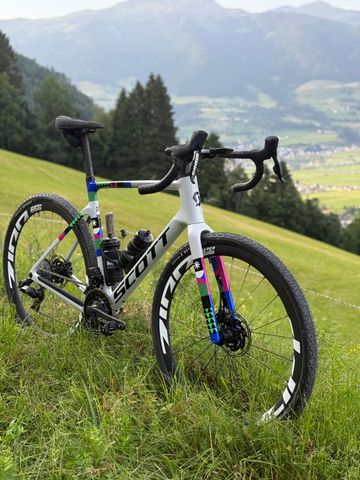 Used Scott Addict Gravel RC 2025 2025 Road & Gravel
