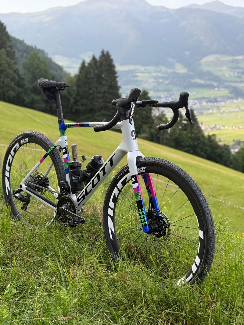 Used Scott Addict Gravel RC 2025 2025 Road & Gravel