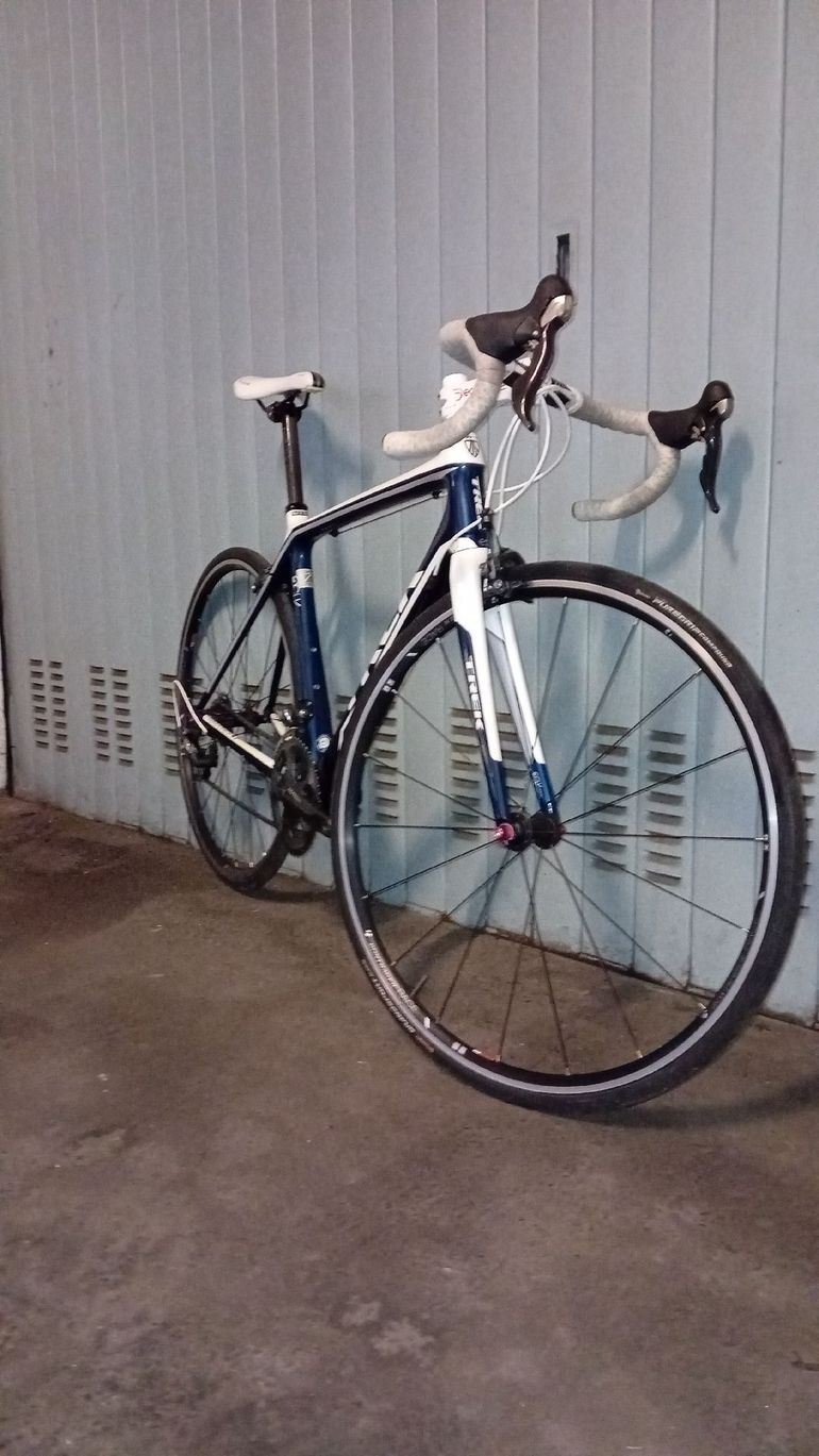 Used Trek Madone Shimano Ultegra 2013 Road & Gravel, Blue — image 4 of 8