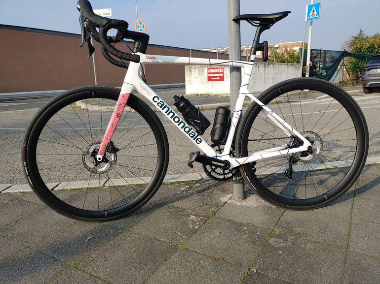 Used Cannondale SuperSix EVO Hi-MOD Disc Ultegra 2023 2023 Road & Gravel, White — image 2 of 3