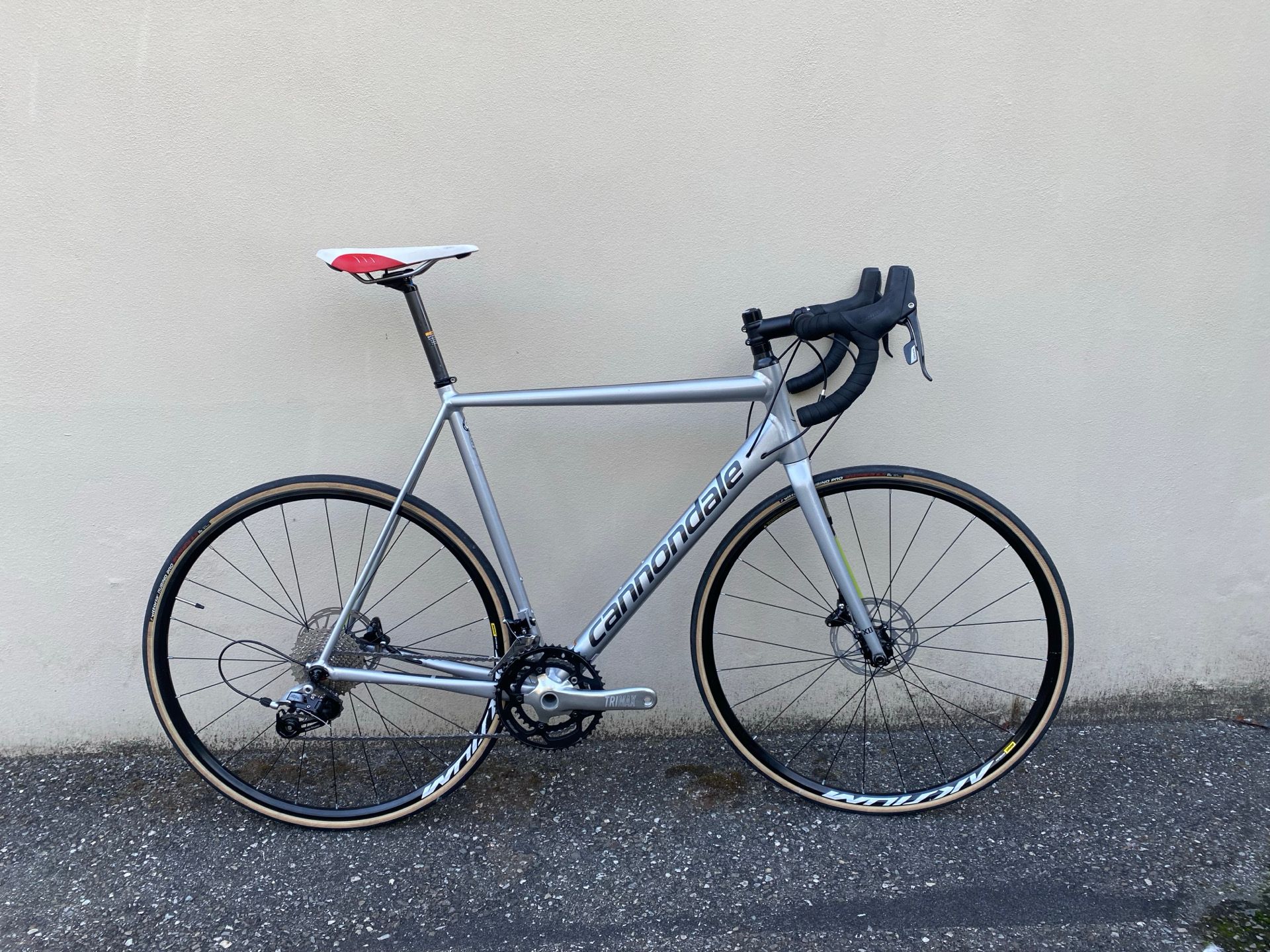 【美品】CANNONDALE CAAD12 DISC 105 2019サイズ54 美品】CANNONDALE CAAD12 DISC 105 2019サイズ54 2019 Cannondale