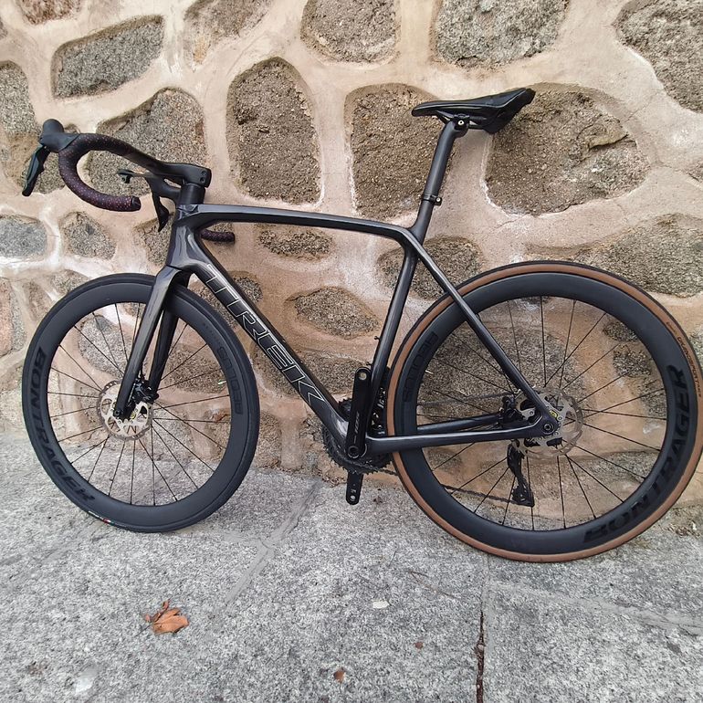 Used Trek Emonda Shimano 105 Di2 2023 Road & Gravel, Schwarz — image 8 of 10