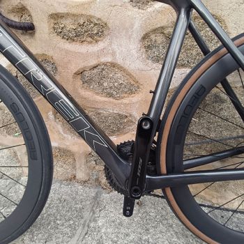Used Trek Emonda Shimano 105 Di2 2023 Road & Gravel, Schwarz — image 7 of 10