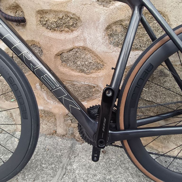 Used Trek Emonda Shimano 105 Di2 2023 Road & Gravel, Schwarz — image 7 of 10
