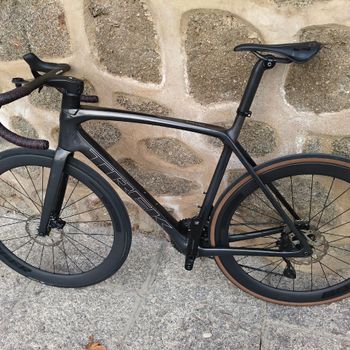 Used Trek Emonda Shimano 105 Di2 2023 Road & Gravel, Schwarz — image 2 of 10