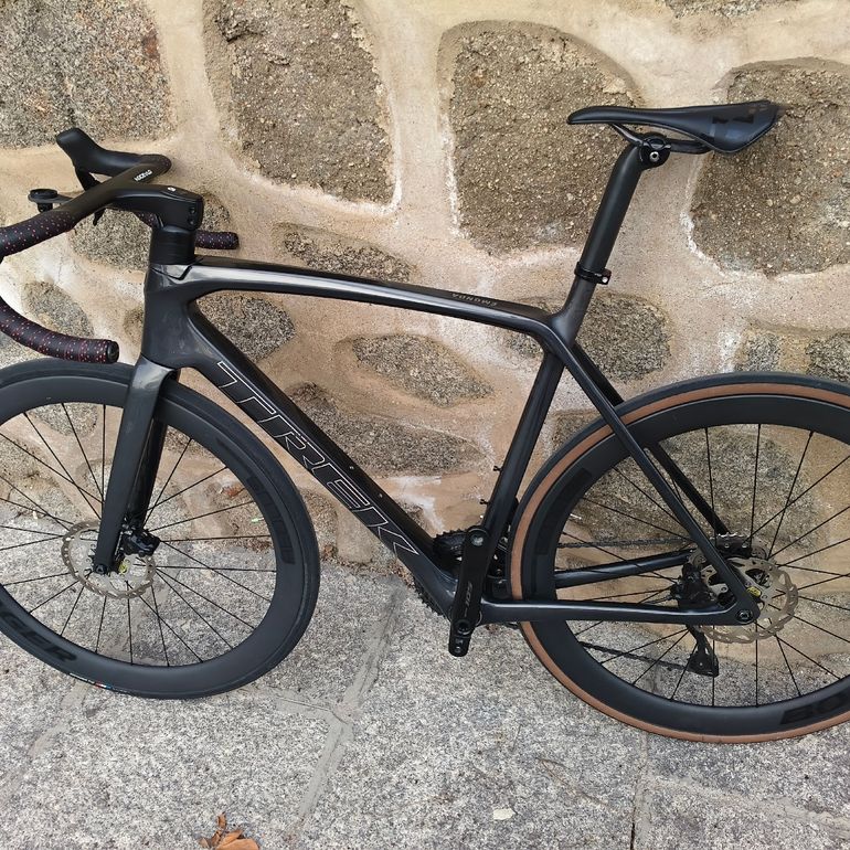 Used Trek Emonda Shimano 105 Di2 2023 Road & Gravel, Schwarz — image 2 of 10