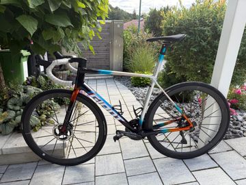 Brugt Giant Gia 2025 Road & Gravel — billede 2 af 12