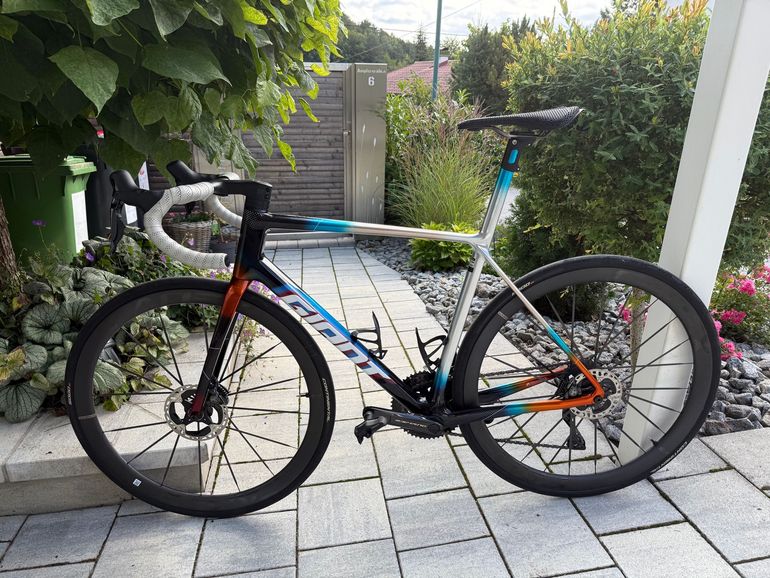 Used Giant Gia 2025 Road & Gravel, Blue — image 2 of 12
