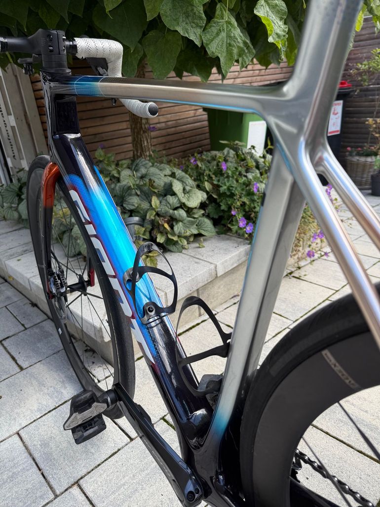 Used Giant Gia 2025 Road & Gravel, Blue — image 10 of 12