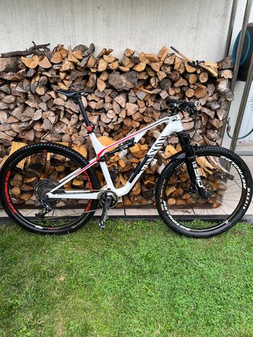 Używany Canyon Lux CF 8 2021 2021 Mountainbike — zdjęcie 1 z 3