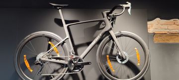 Gebrauchtes Scott NUOVA ADDICT 30 2026 SHIMANO 105 DI2 2025 Road & Gravel