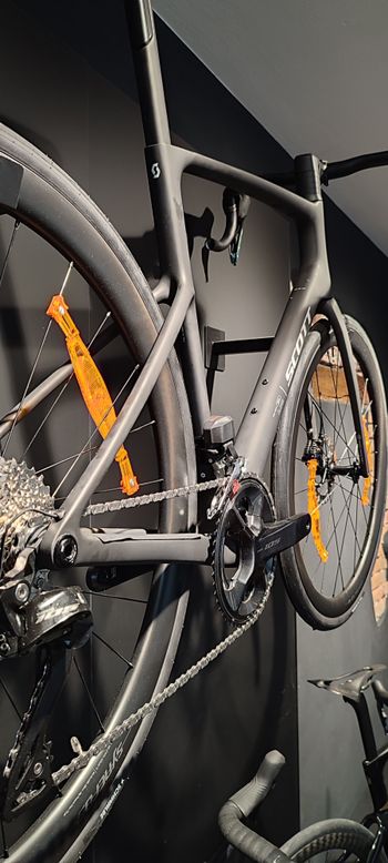 Used Scott NUOVA ADDICT 30 2026 SHIMANO 105 DI2 2025 Road & Gravel, Schwarz — image 4 of 5