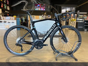 Gebrauchtes Pinarello NYTRO E5 ROAD - 105 Di2 2024 2024 Road & Gravel, Schwarz — Bild 1 von 3
