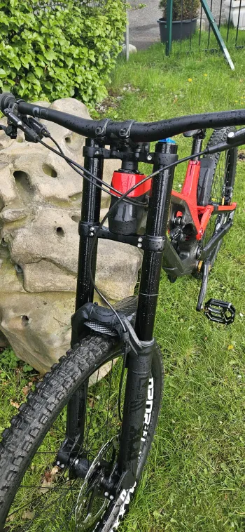 Used Canyon Sender CF 8.0 2019 Mountainbike, Red — image 3 of 3