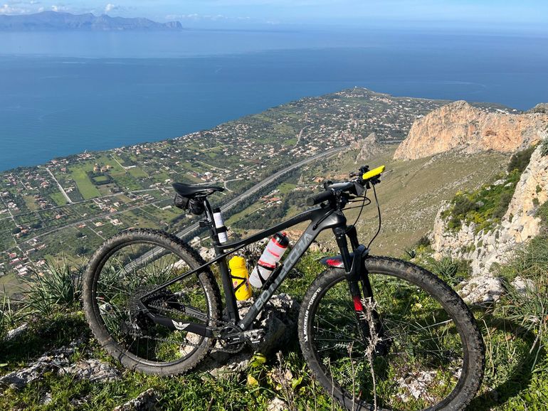 Used Bottecchia Ortles 2022 Mountainbike, Negro — image 1 of 3
