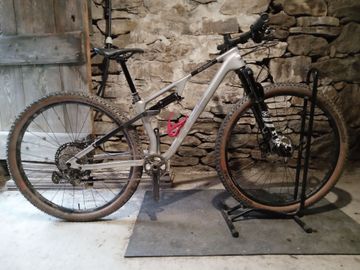 Brugt CUBE AMS ZERO99 C:68X RACE 29 2023 2023 Mountainbike — billede 1 af 14