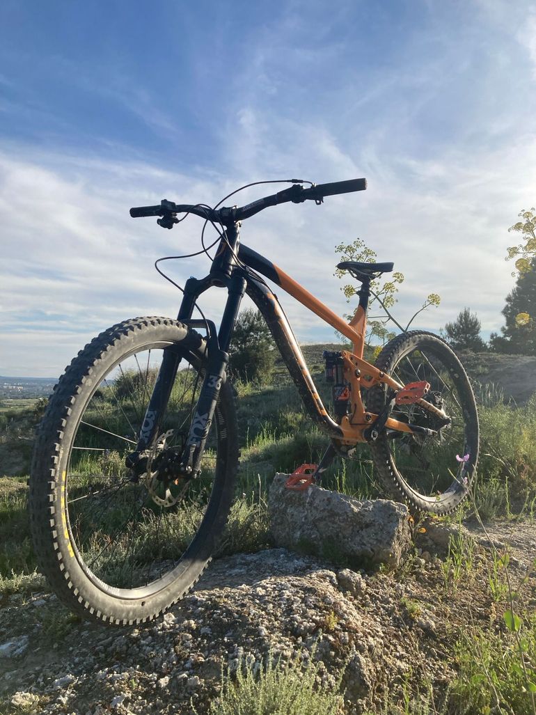 Vélo Vtt VÃ©lo De Descente Ã Vendre Vélo Vtt Velo De Descente A Vendre