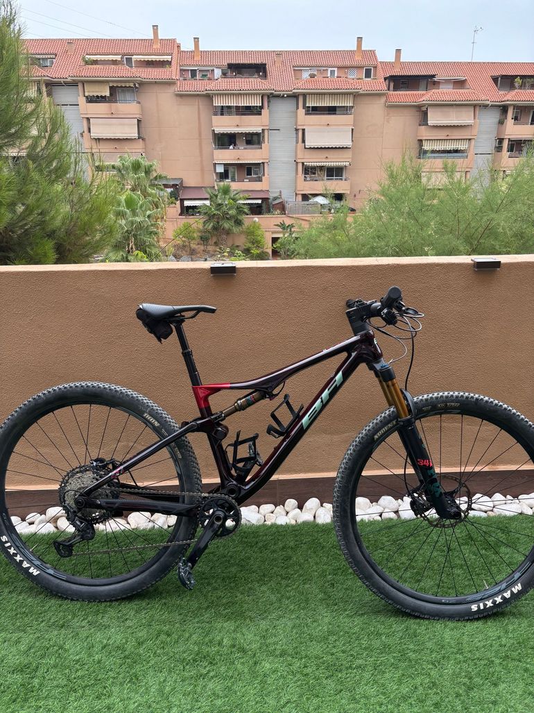 Used BH LYNX RACE LT 9.0 2024 2024 Mountainbike — image 1 of 6