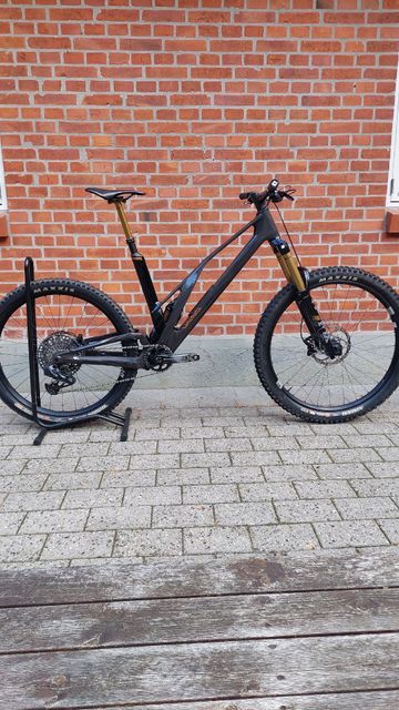 Used UNNO BURN SRAM GX Eagle AXS (T-Type) 2024 Mountainbike, Black, Mixed — image 1 of 10