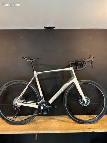 Adris, Hiker 105