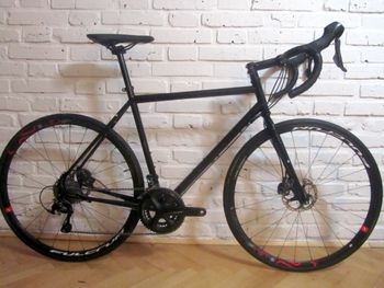 Used Genesis Croix de fer 2017 Road & Gravel, Schwarz — image 1 of 7