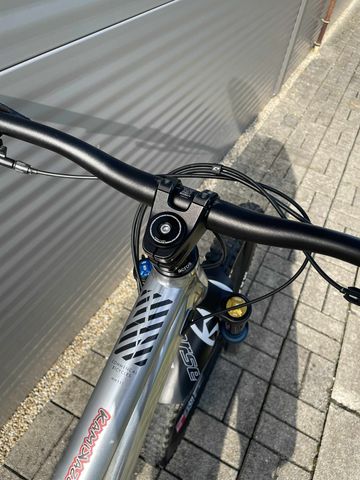 Used Commencal CLASH OHLINS EDITION 2021 2021 Mountainbike, Light Gray, 27.5 — image 9 of 14