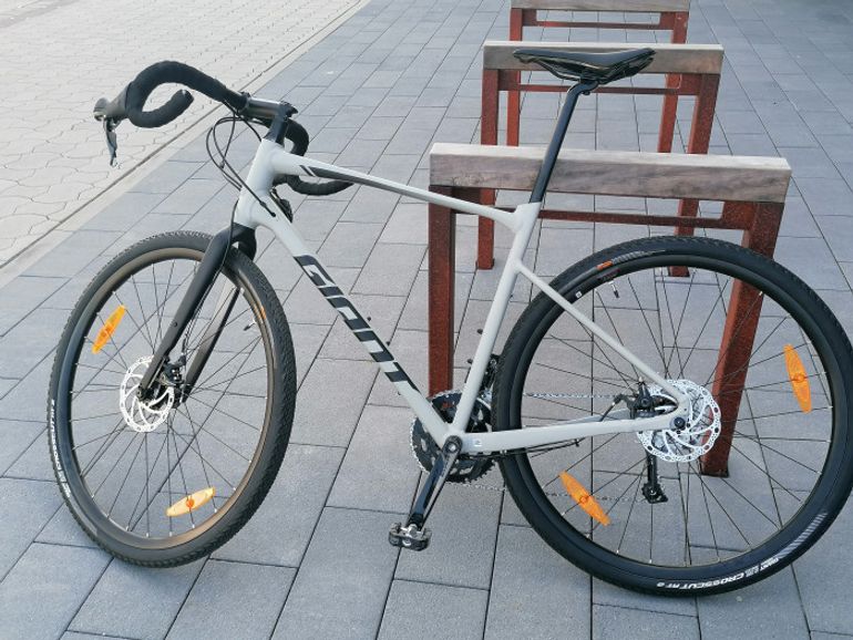Used Giant Revolt 2 2021 Road & Gravel — image 1 of 4