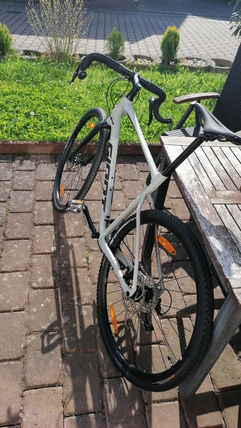 Used Giant Revolt 2 2021 Road & Gravel — image 2 of 4