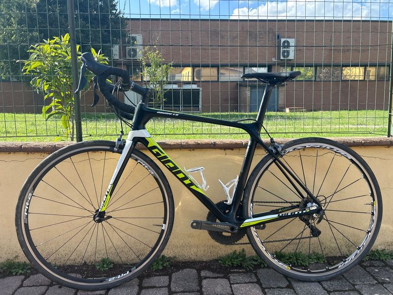 Použité Giant TCR Advanced 1 2016 2016 Road & Gravel — obrázek 2 z 5