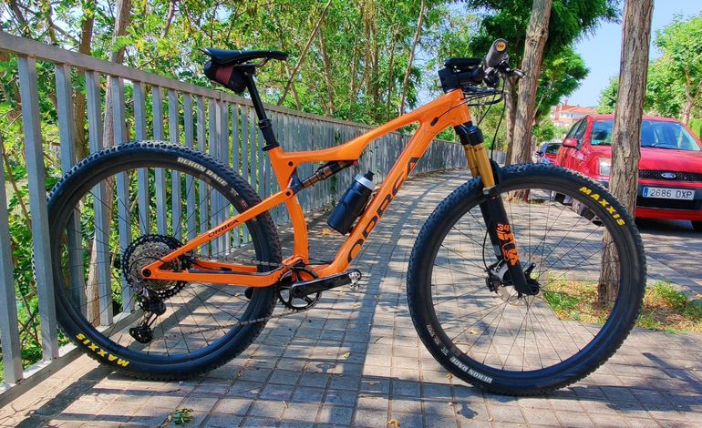 Used Orbea OIZ M PRO TR 2022 2022 Mountainbike, Orange, 29 — image 1 of 9