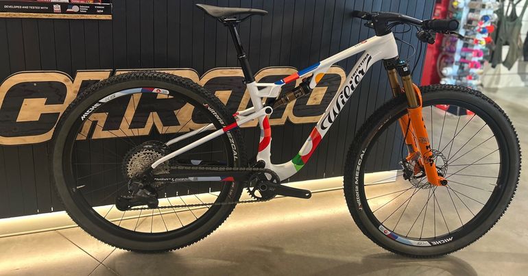 Used Wilier URTA MAX SLR 2025 Mountainbike, White — image 2 of 5