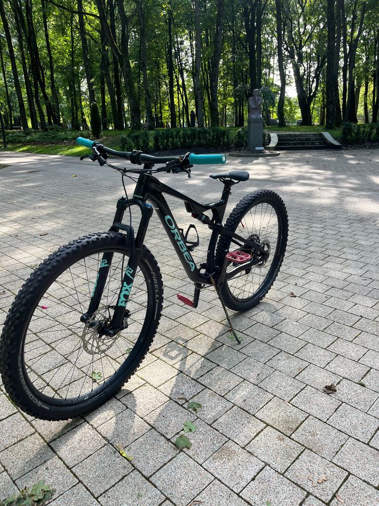 Used Orbea Oiz Shimano Saint 2021 Mountainbike, Black, 29 — image 2 of 11