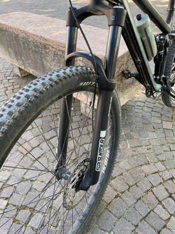 Used Ghost Kato FS Essential 2024 2024 Mountainbike, Negro — image 4 of 6