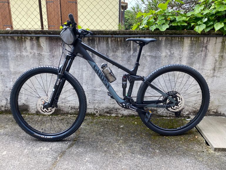 Used Ghost Kato FS Essential 2024 2024 Mountainbike, Negro — image 3 of 6