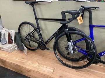 Brugt Cannondale Supersix Shimano 105 Di2 2024 Road & Gravel — billede 1 af 3