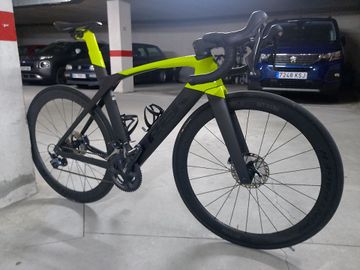 Trek Madone SL 6 Disc 2020 2020 Road & Gravel usato, Verde — immagine 2 di 9