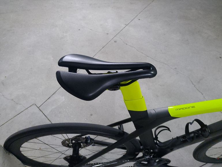 Used Trek Madone SL 6 Disc 2020 2020 Road & Gravel — image 8 of 9