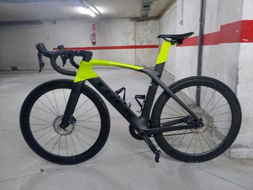 Trek Madone SL 6 Disc 2020 2020 Road & Gravel usato, Verde — immagine 1 di 9