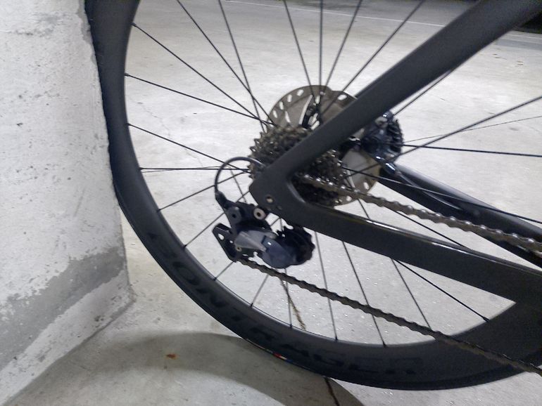 Used Trek Madone SL 6 Disc 2020 2020 Road & Gravel — image 3 of 9