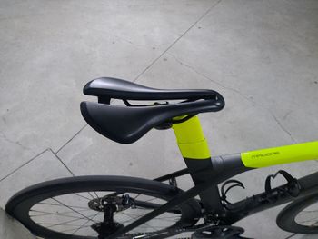 Used Trek Madone SL 6 Disc 2020 2020 Road & Gravel — image 7 of 9
