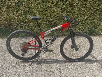 Used Trek Supercaliber SL 9.6 Gen 2 2025 2025 Mountainbike — image 1 of 5