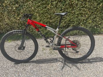 Used Trek Supercaliber SL 9.6 Gen 2 2025 2025 Mountainbike — image 2 of 5