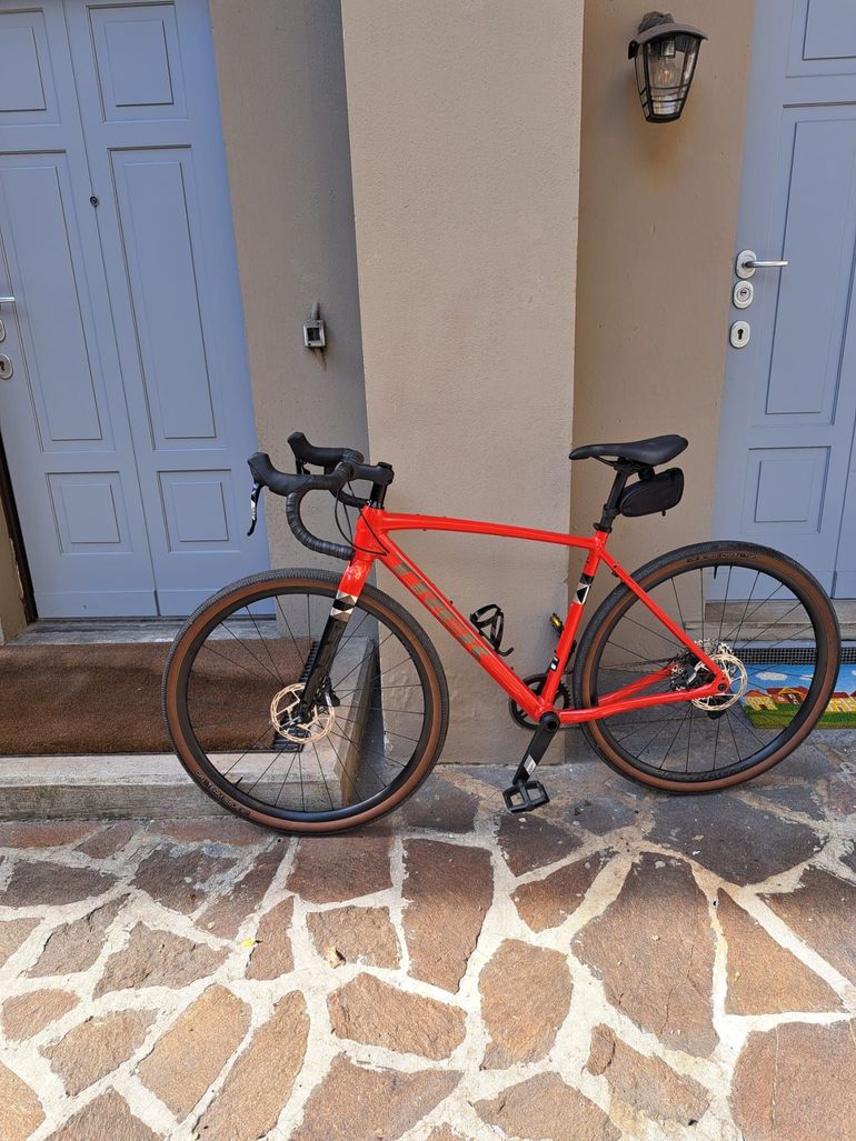 Used Trek Checkpoint ALR 5 2025 2025 Road & Gravel, Red — image 9 of 13