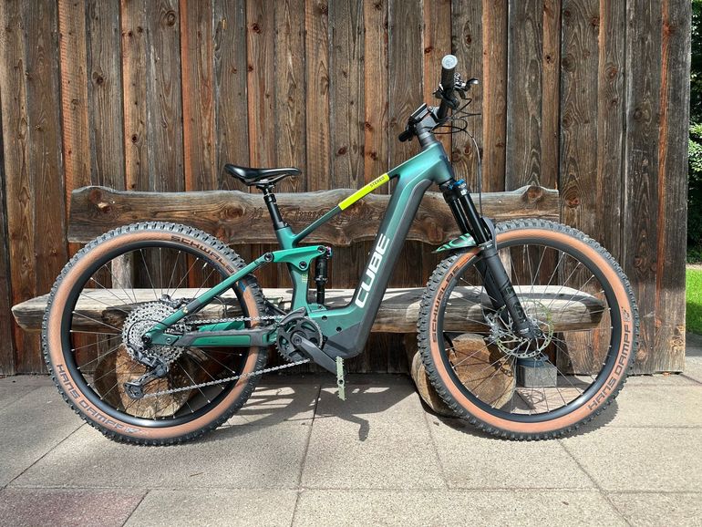 CUBE STEREO HYBRID 140 HPC, SLX 750 2023 2023