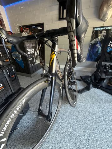 Used Specialized Sagan 2022 Road & Gravel, Light Gray — image 2 of 3