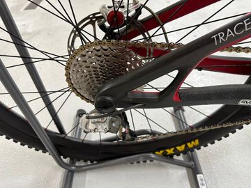Used Intense T275c 2015 Mountainbike, Red — image 6 of 10