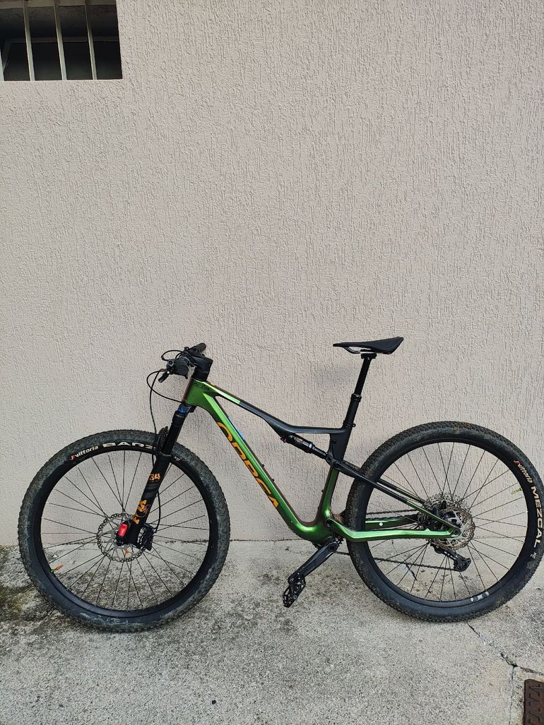 Used Orbea OIZ M21 2024 2024 Mountainbike, Green, 29 — image 1 of 10